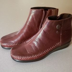 SAS Brown leather moccasin booties